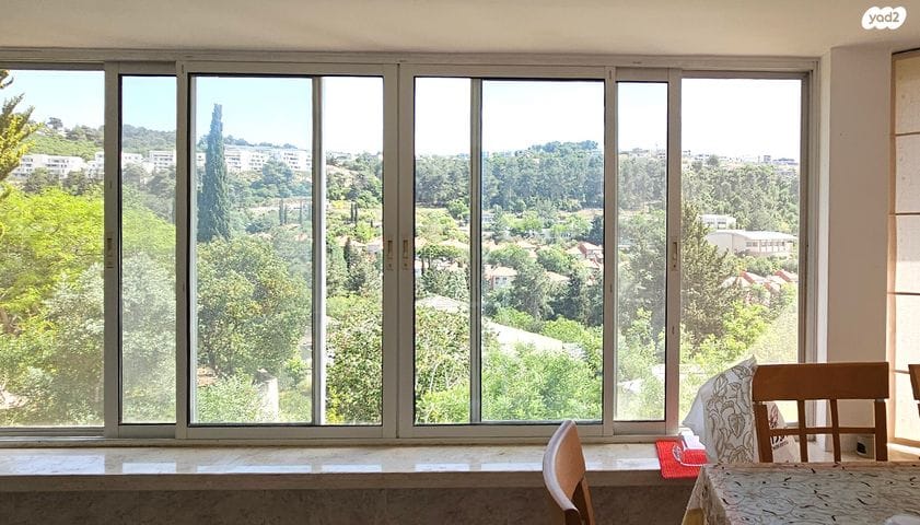בית פרטי 7 חדרים, מחולק ל-2 יחידות, 267 מ״ר — כפר ורדים