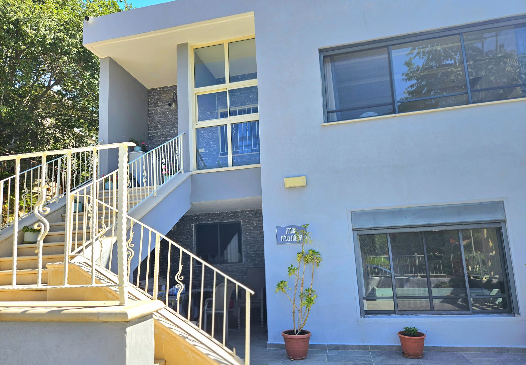 Maison privée rénovée de 7 pièces avec piscine surplombant l'oued — Kfar Vradim