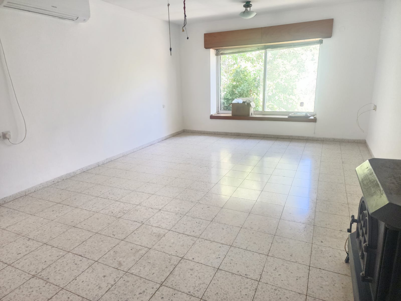 בית פרטי מחולק לשתי יחידות דיור - 4 ו-3 חדרים — כפר ורדים